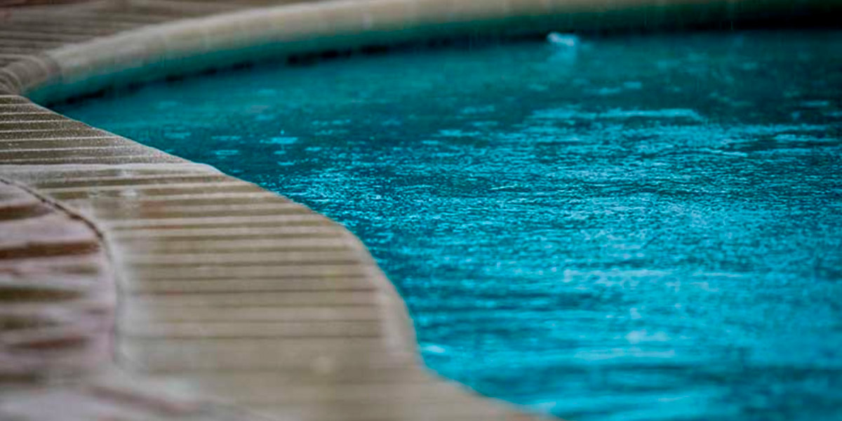 ¿Qué hacer con tu piscina ante una lluvia en verano?