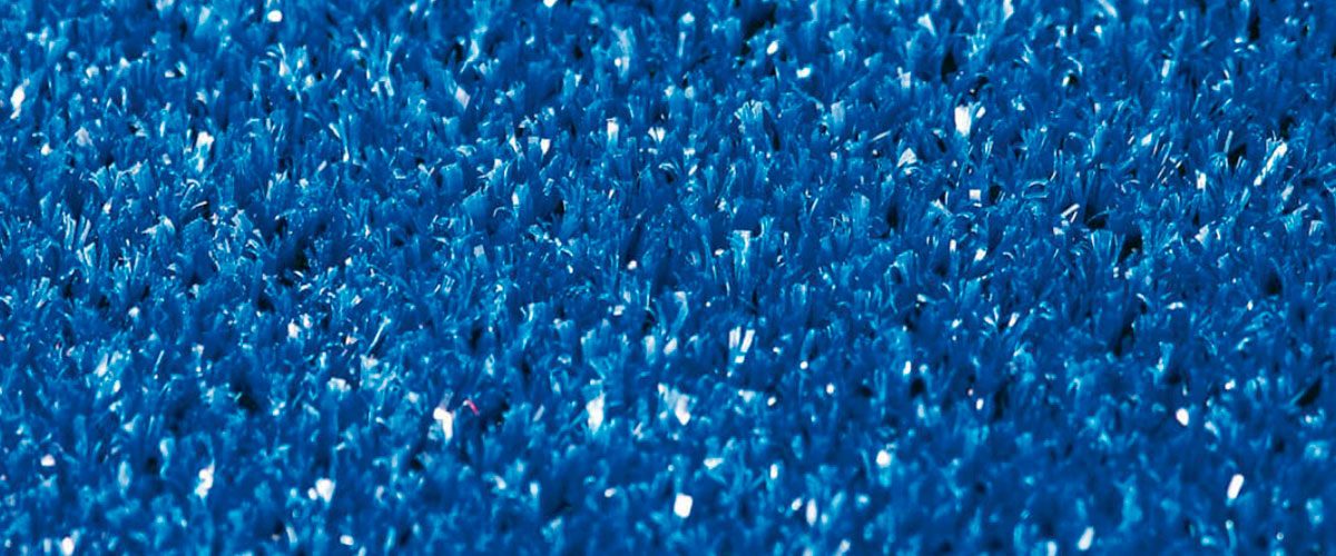 Césped artificial azul, una alternativa original para tu hogar