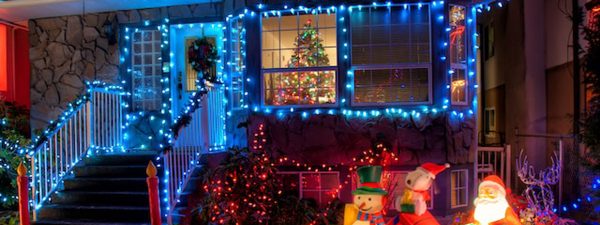 Cómo iluminar adecuadamente el exterior de la casa con luces navideñas