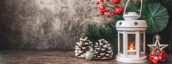 Descubre cómo introducir adornos navideños para espacios pequeños
